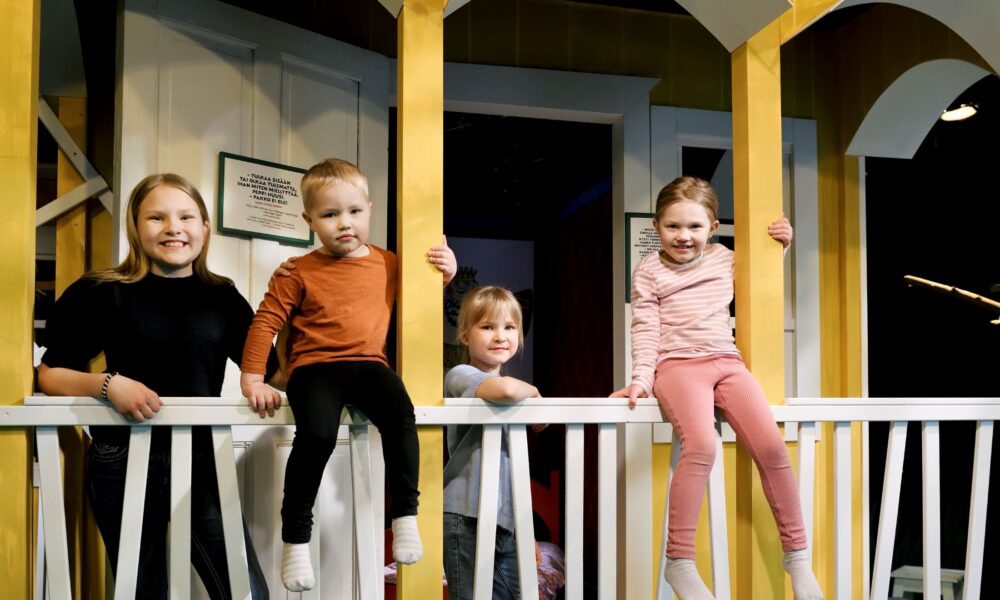 Perheaamu Vinksin vonksin -näyttelyssä